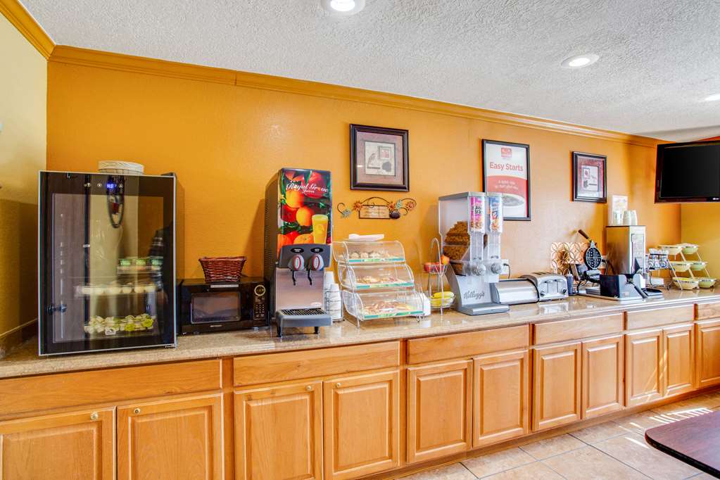 Econo Lodge Inn & Suites Albuquerque East I 40 Eubank Exit - photo 23