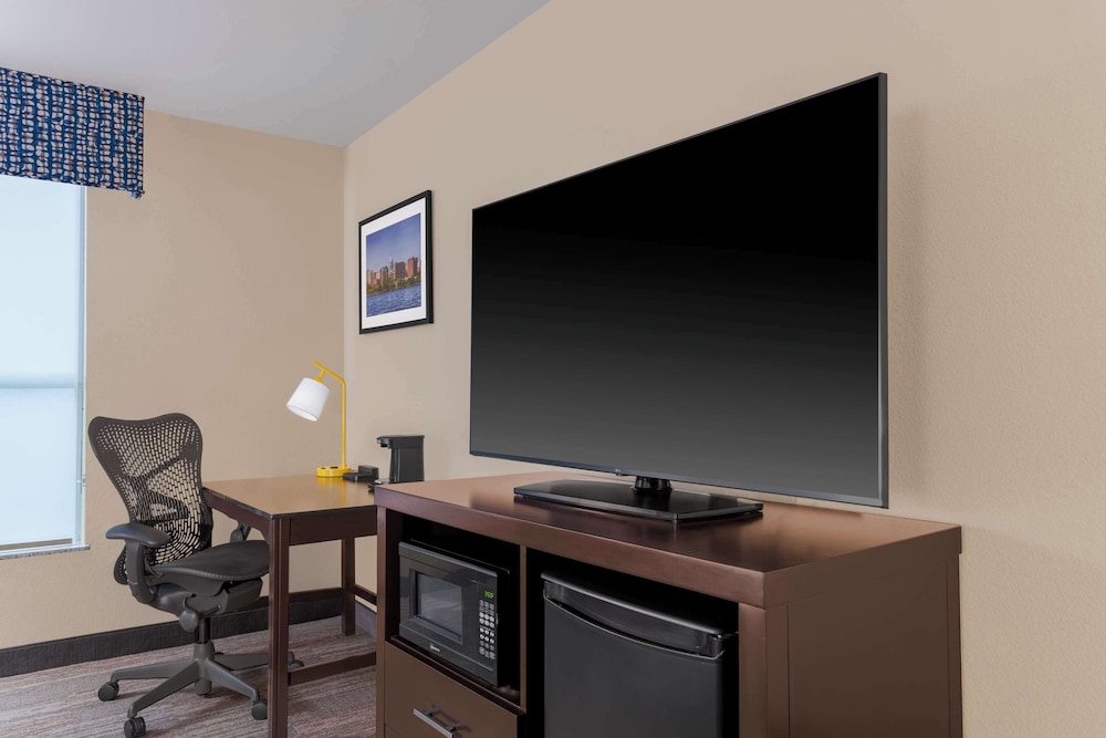 Hampton Inn & Suites Madison Downtown - photo 17