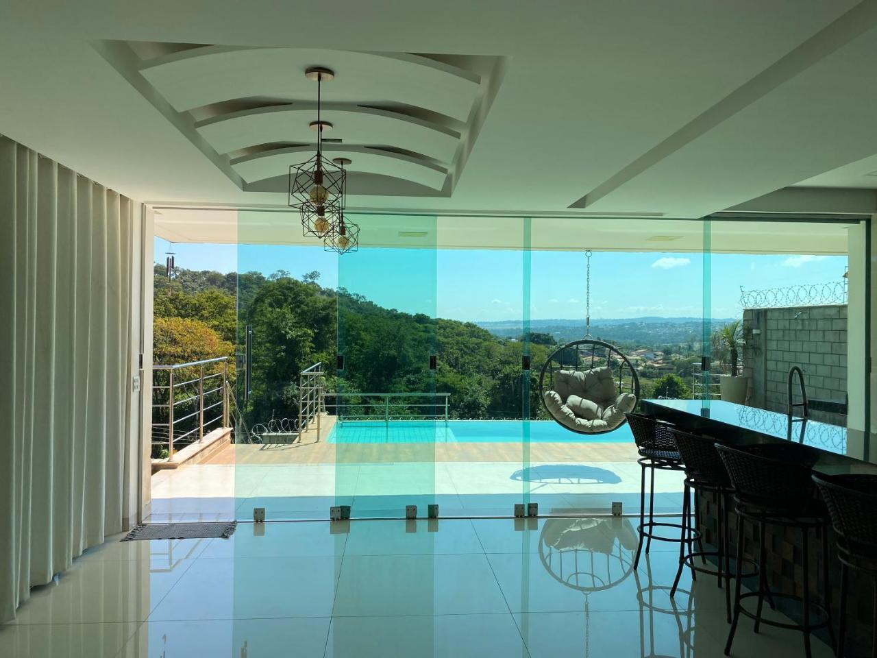 Sobrado Piscina Bem Localizado 5 Min Do Flamboyant in Goiania, Brasil