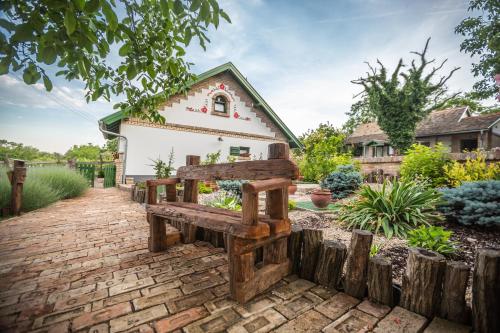 Provence Birtok - last minute hotel in Decs