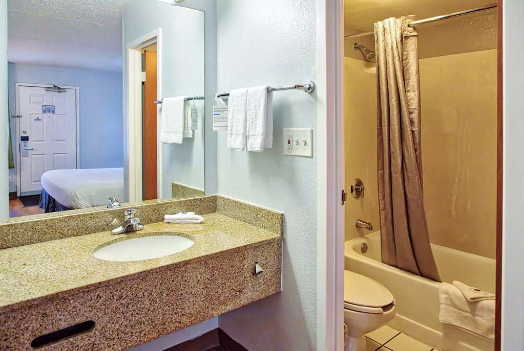 Motel 6 Buffalo NY Airport Williamsville - photo 13