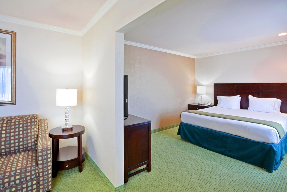 Holiday Inn Express Hotel & Suites Puyallup by IHG - photo 2