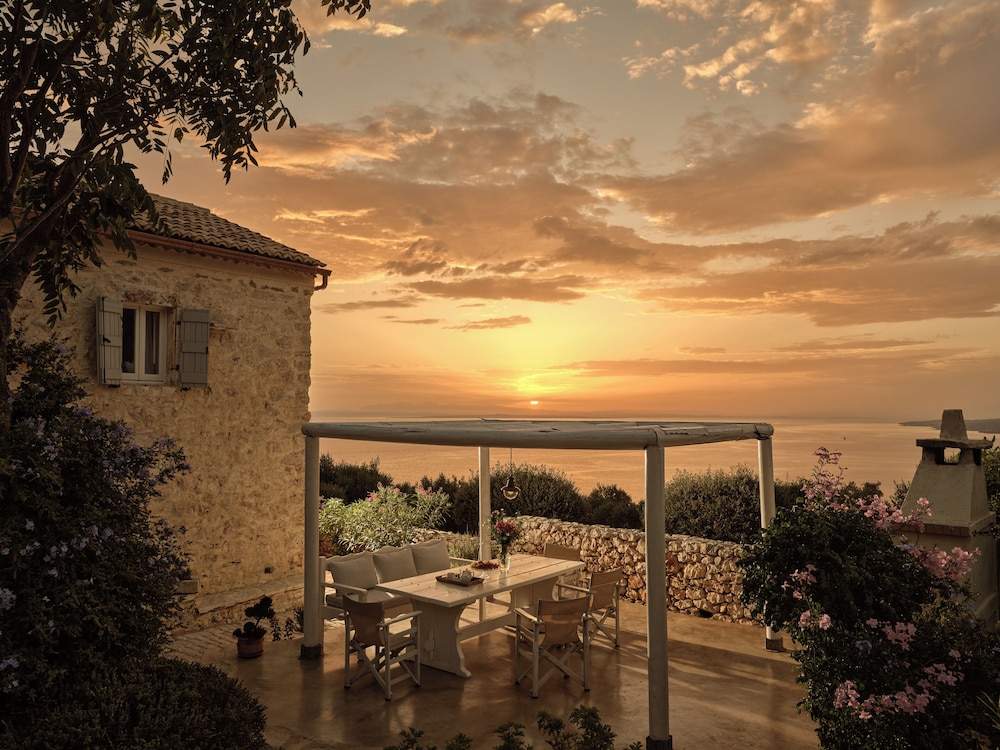 Aria Villa — 4-Star Luxury Hotel in Zakynthos, Greece