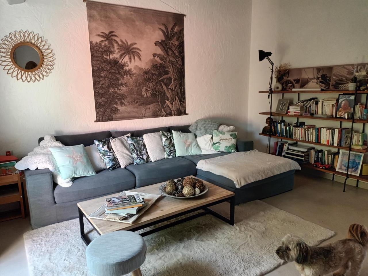 Jolie Villa Lalou Cote D'azur Trois Chambres — 4-Star Luxury Hotel in Frejus, France