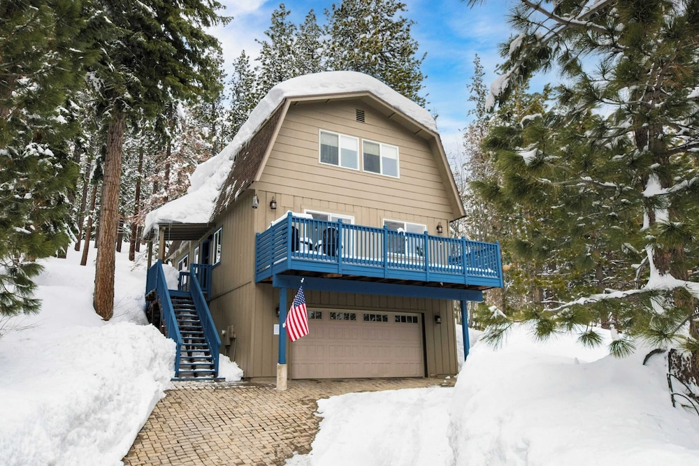 Alpine Bay by Avantstay 5mins To Diamond Peak Skiing w Expansive Deck - featured photo