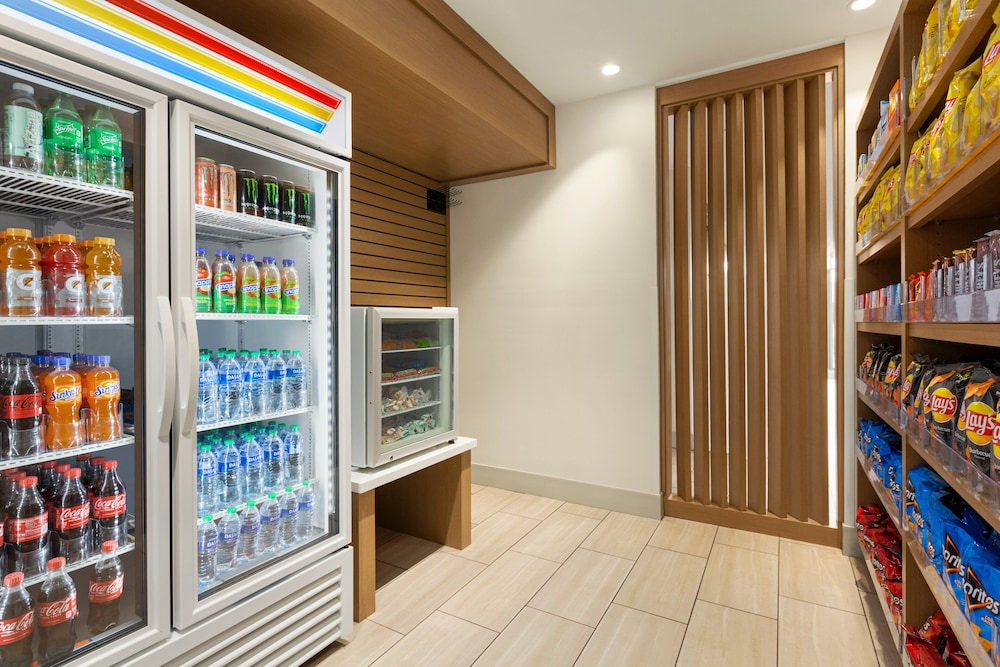 Holiday Inn Express and Suites Ukiah by IHG - photo 40