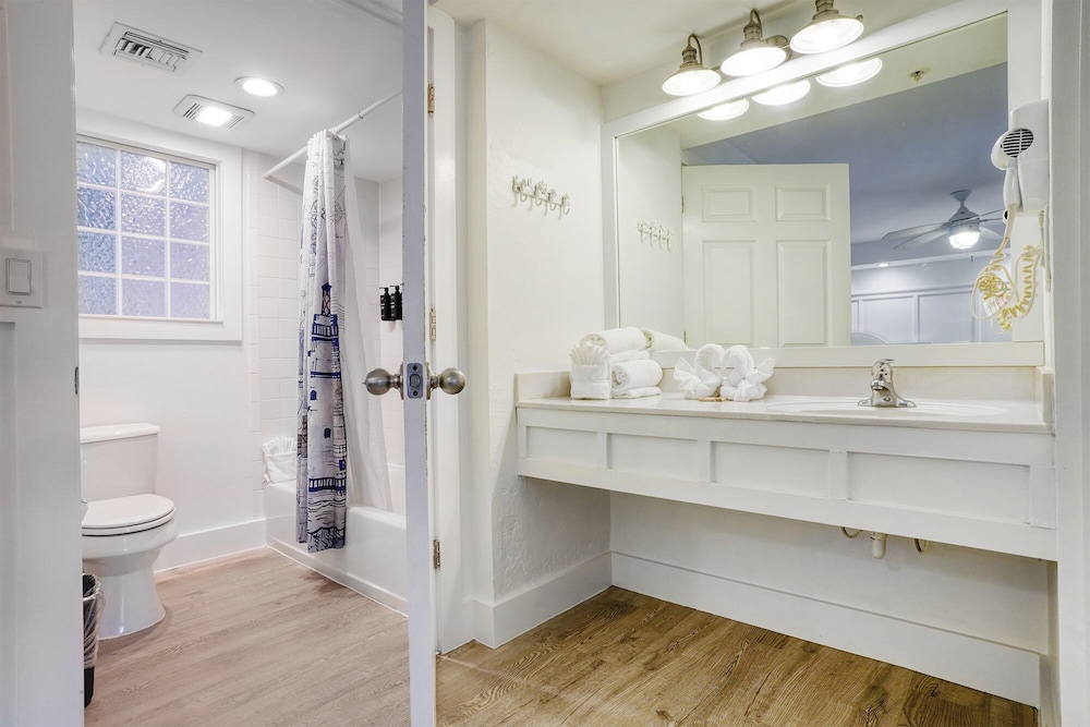 Lighthouse Resort Inn & Suites - photo 52