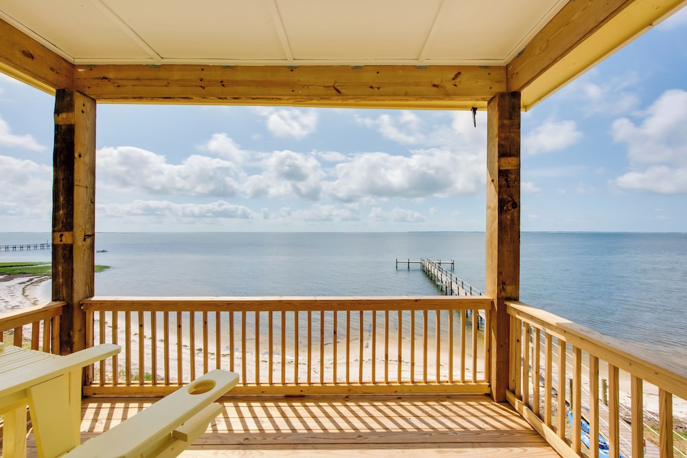 Florida Gulf Coast Getaway w Dock & Beach Views in Carrabelle, United States