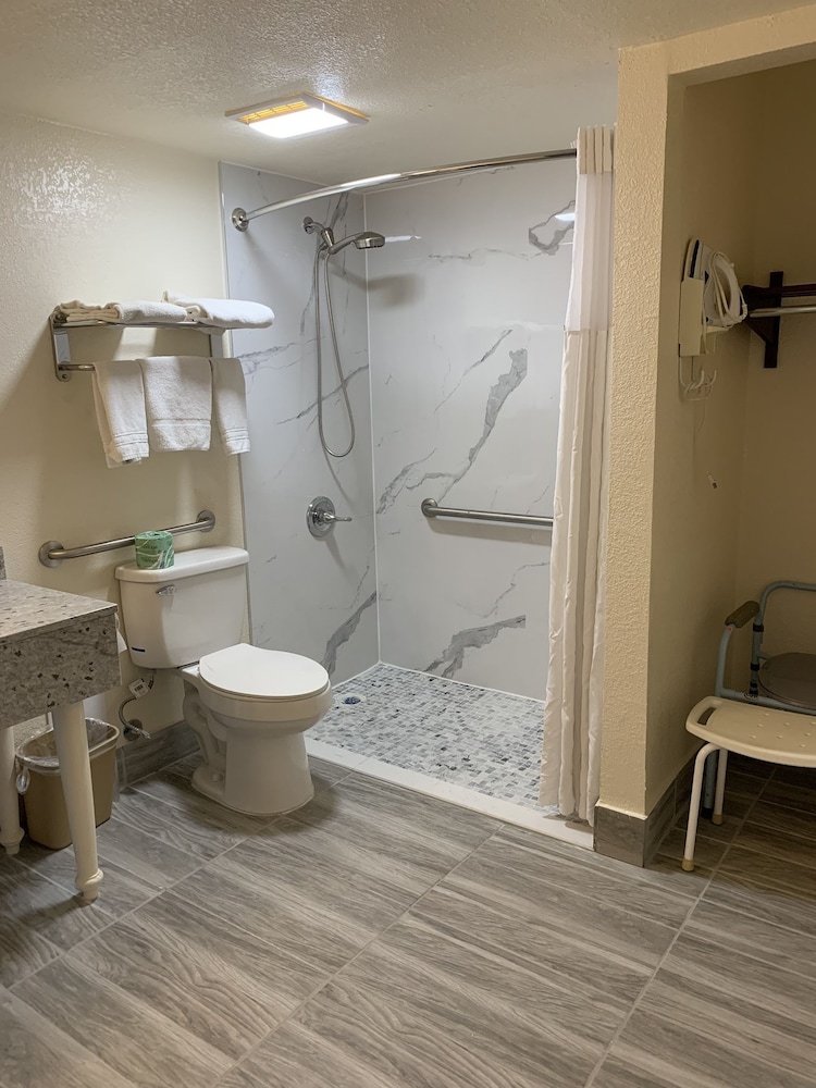 Days Inn by Wyndham Okmulgee - photo 19