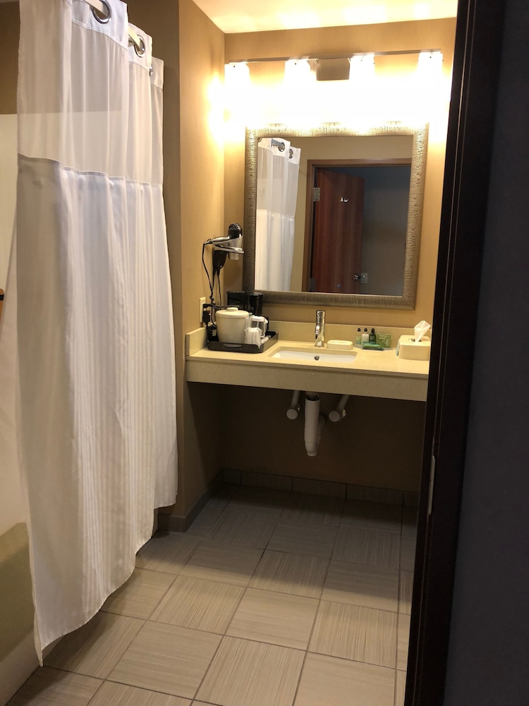 Country View Inn & Suites - photo 29
