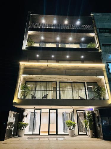 The Lodgers 2 BHK Serviced Apartment Near Artemis Hospital Sector 57 Gurgaon Nearest Metro Station Sector 54 Chowk — 4-Star Luxury Hotel in Gurgaon, India