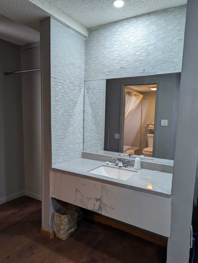 Executive Inn Coopersburg - photo 10