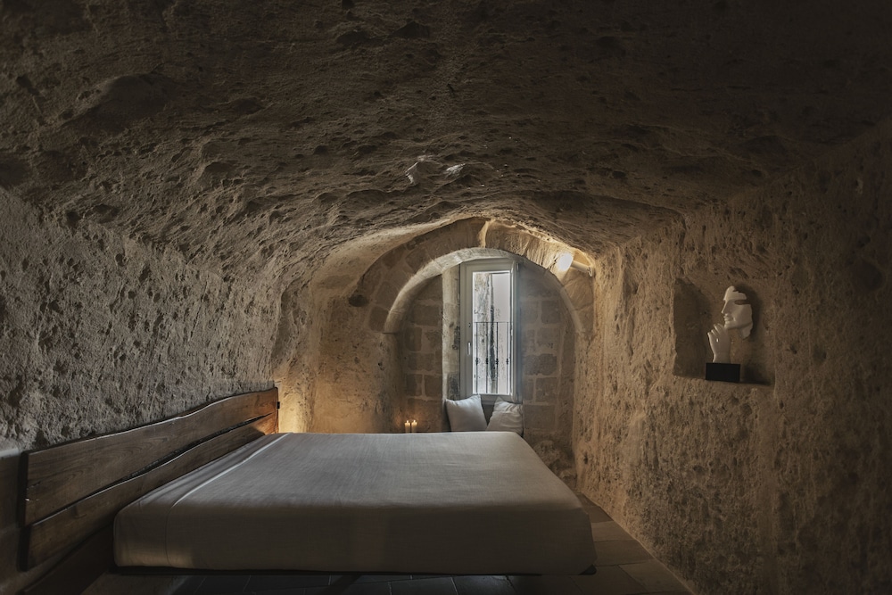 Aque Cave Le Grotte Del Caveoso — Matera