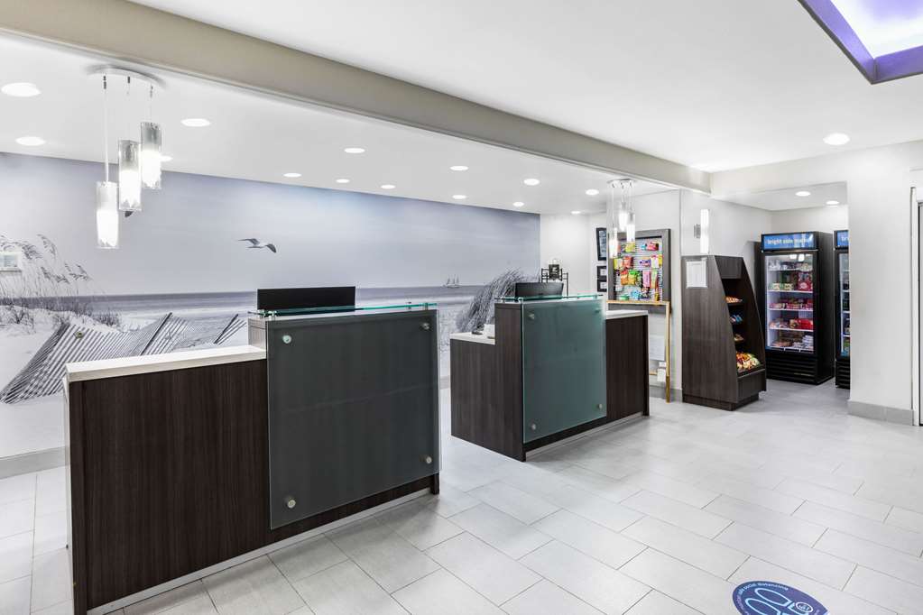 La Quinta Inn & Suites by Wyndham Port Lavaca - photo 9