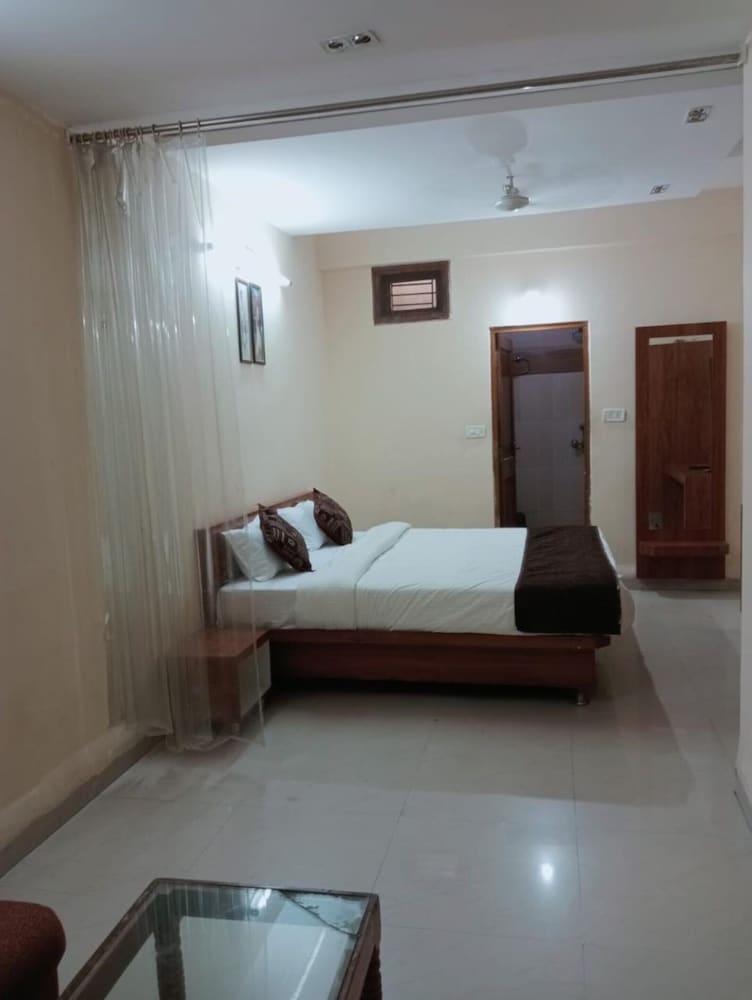 Goroomgo Mourya Inn Madhya pradesh — Harda Khas — photo 4