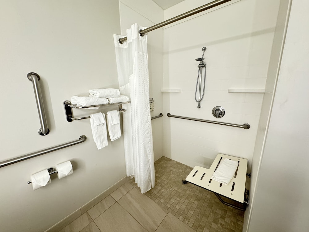 Holiday Inn Express Hotel & Suites St. Paul Woodbury by IHG - photo 56