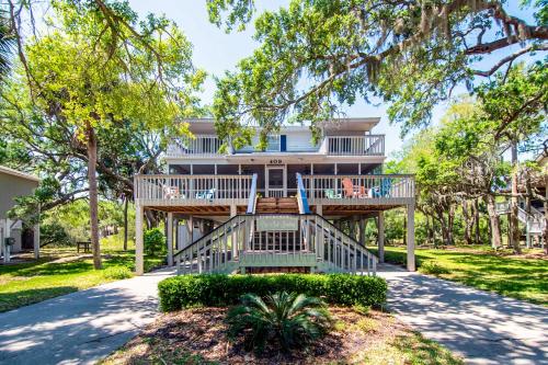 Big Oak Landing - carbon neutral hotel in Unknown City