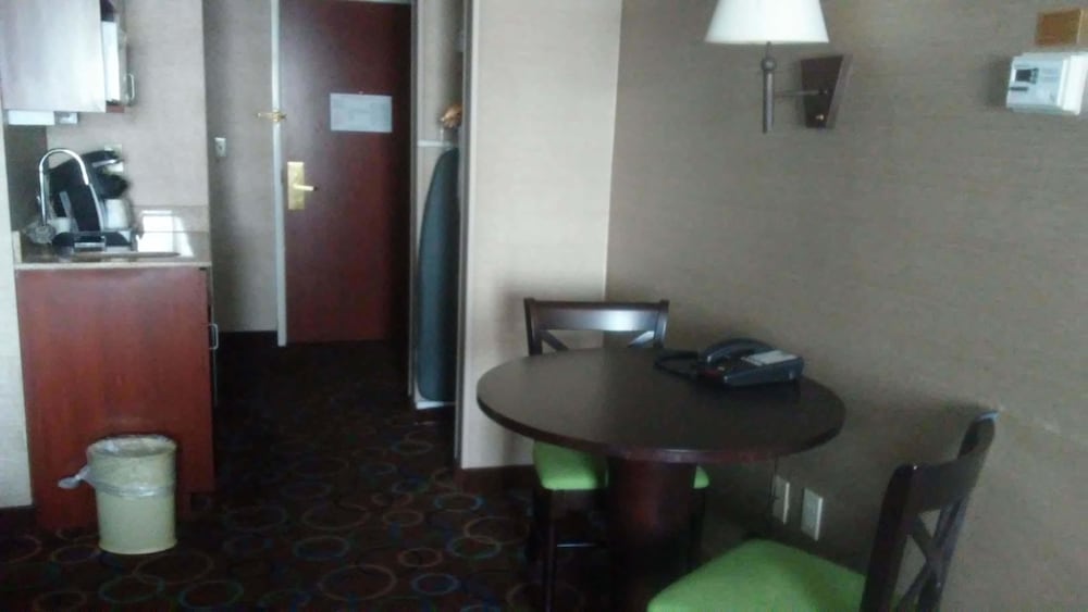 Holiday Inn Express Hotel & Suites Manchester Airport by IHG - photo 14