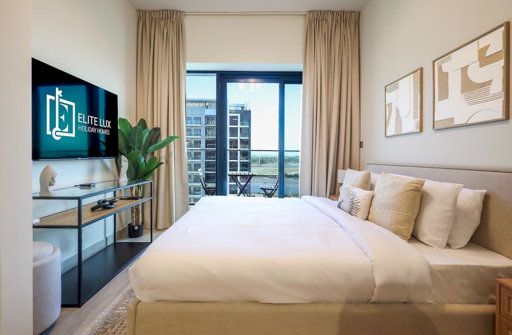 Elite LUX Holiday Homes Modern Studio in Azizi Riviera Prime Location Dubai — 4-Star Luxury Hotel in Dubai, United Arab Emirates