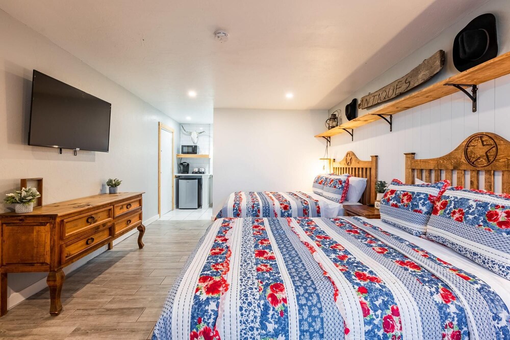 The Big Texan Airbnb 124 Amarillo - photo 9