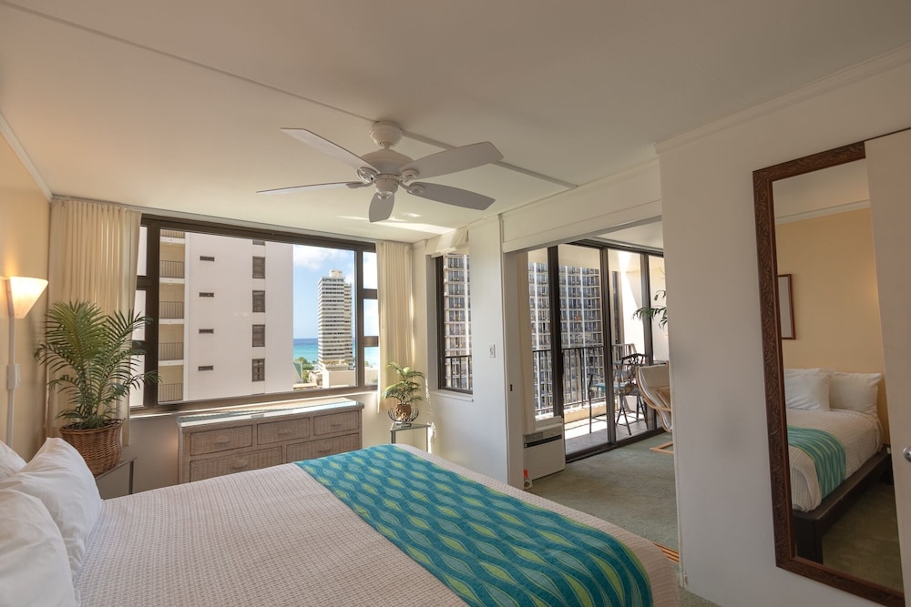 Modern 12th Floor Waikiki Banyan Condo with Partial Ocean Views by Koko Resort Vacation Rentals Honolulu - photo 6