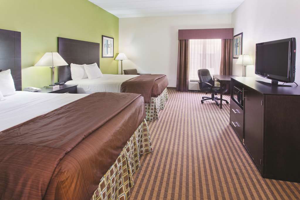 La Quinta Inn & Suites by Wyndham Columbus Grove City - photo 15