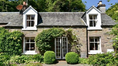 Glen Cottage — 4-Star Luxury Hotel in Comrie, United Kingdom