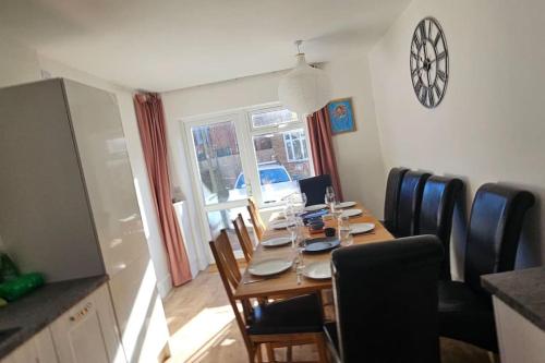 Avocet View sleeps 10 in Exmouth, United Kingdom