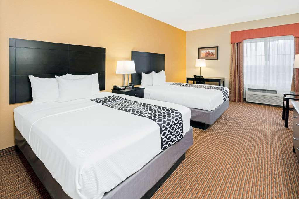 La Quinta Inn & Suites by Wyndham Stillwater University Area - photo 11