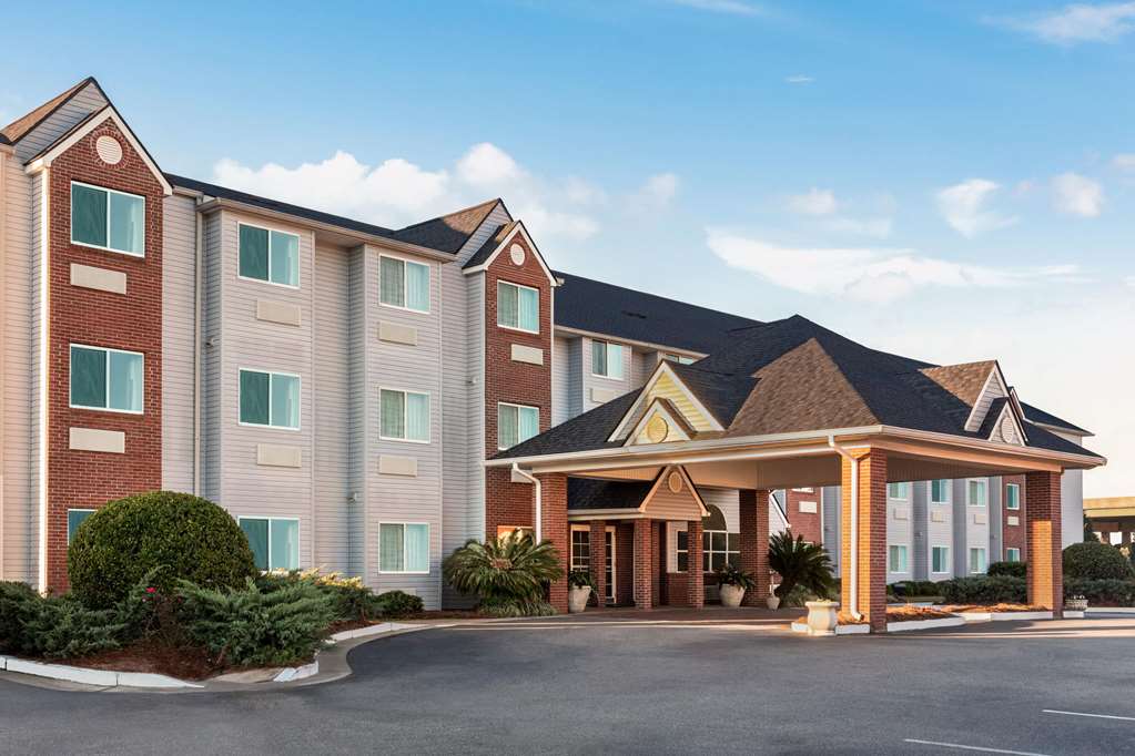 Microtel Inn & Suites by Wyndham Tifton - photo 2