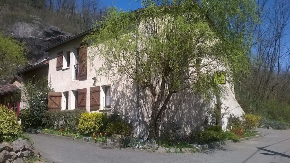 Hôtel La Cascade — hotel in Saint-Genis-Les-Ollieres