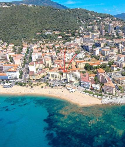 Joli T2 Central Face a la Plage in Ajaccio, France