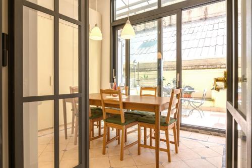 Quattro Cantoni Apartment Monti — 4-Star Luxury Hotel in Rome, Italy