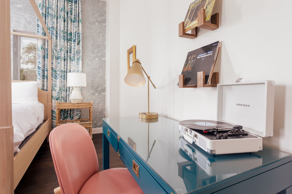 Lily Hall A Boutique Hotel - photo 16