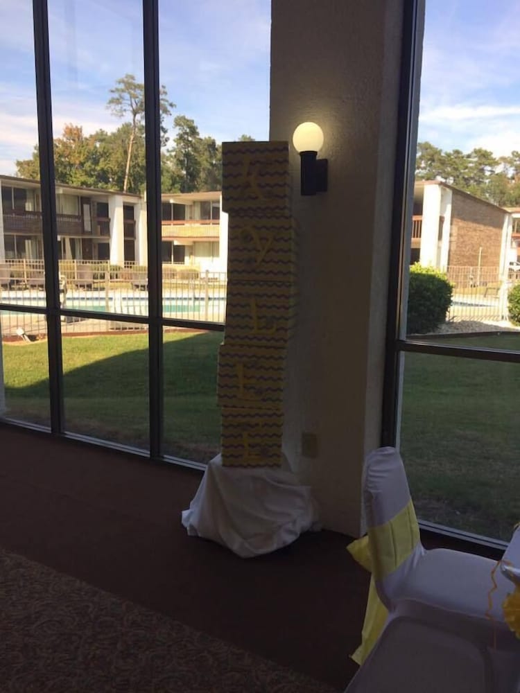 Landmark Inn Hartsville - photo 42