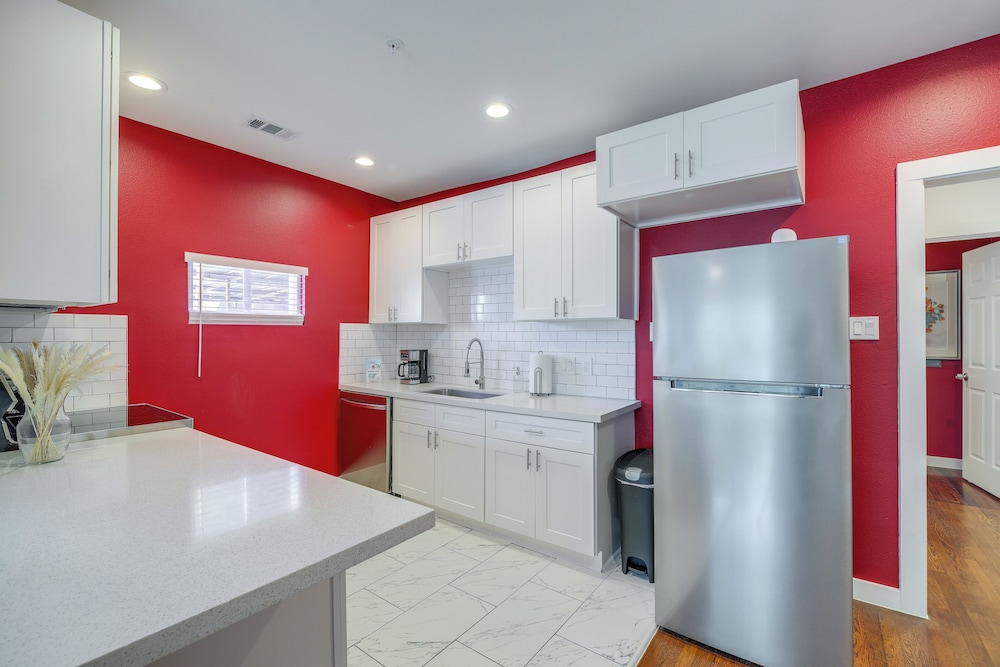 Pet friendly Houston Apartment: 1 Mi to Downtown — 4-Star Luxury Hotel in Houston, United States
