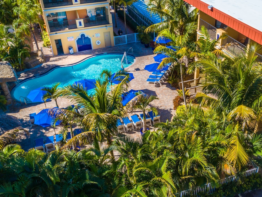 Coconut Cove All Suite Hotel - photo 15