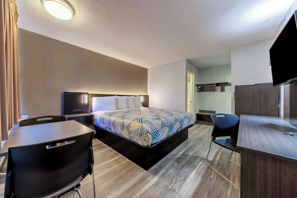 Econo Lodge Portland I 205 - photo 4