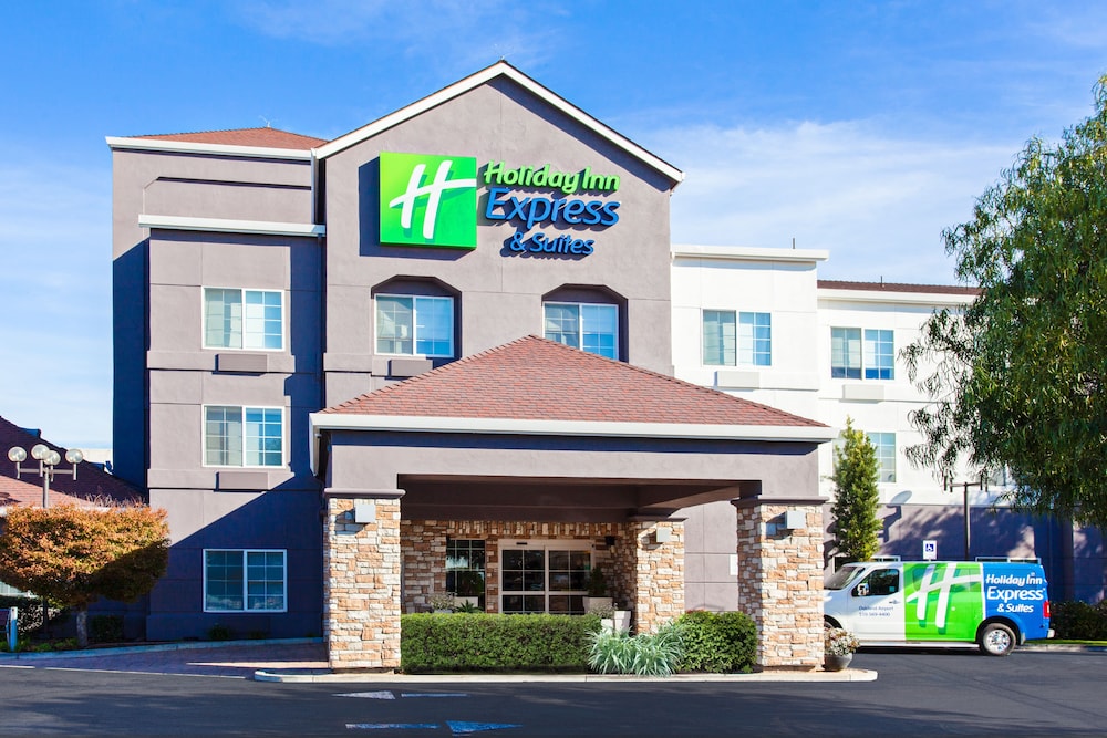 Holiday Inn Express Hotel & Suites Oakland Airport by IHG in Oakland, United States
