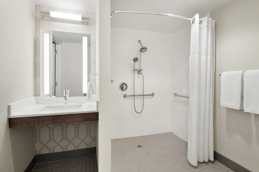 Hilton Garden Inn Cincinnati Northeast - photo 15