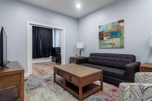 MTM Fully Furnished Rental in Old Town 2 beds — 4-Star Luxury Hotel in Chicago, United States
