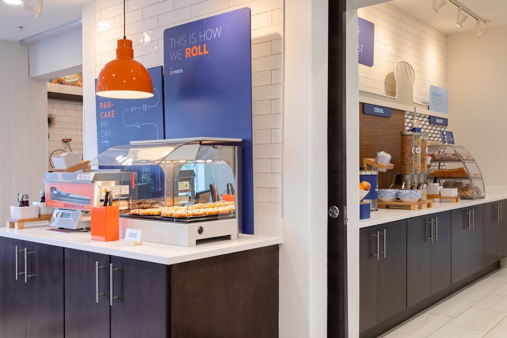 Holiday Inn Express Monterey Cannery Row by IHG - photo 34