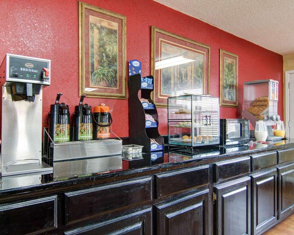Econo Lodge Pine Bluff - photo 14