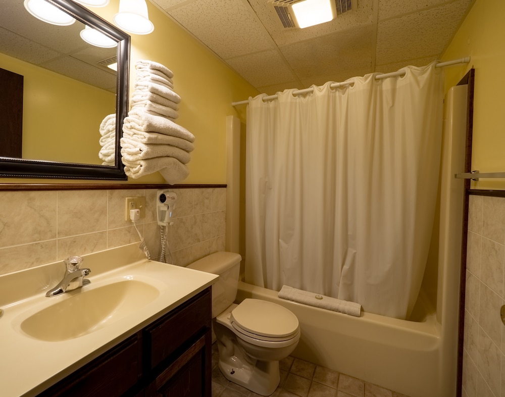 Lake 'N Pines Motel - photo 53