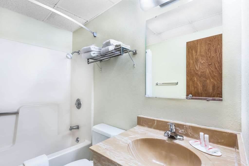 Days Inn by Wyndham Warrensburg - photo 11