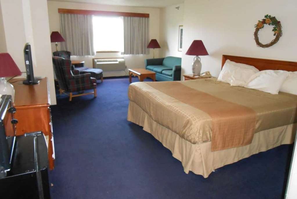 Days Inn & Suites by Wyndham Williamsburg IA North - photo 2