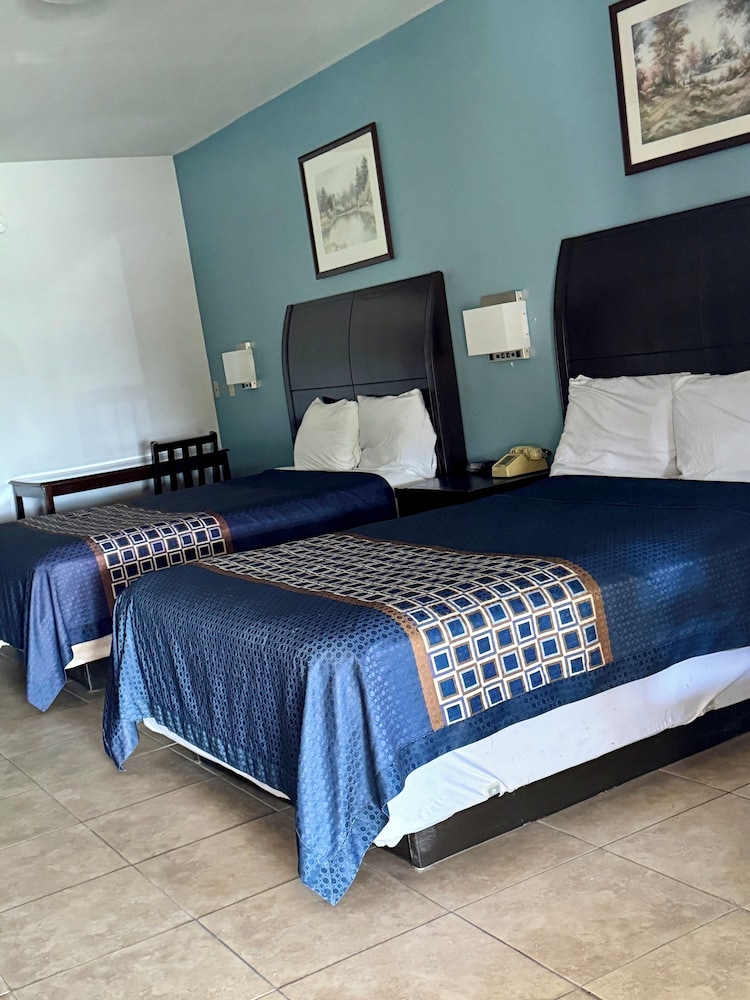 Texas Inn and Suites City Center at University Dr. - photo 9