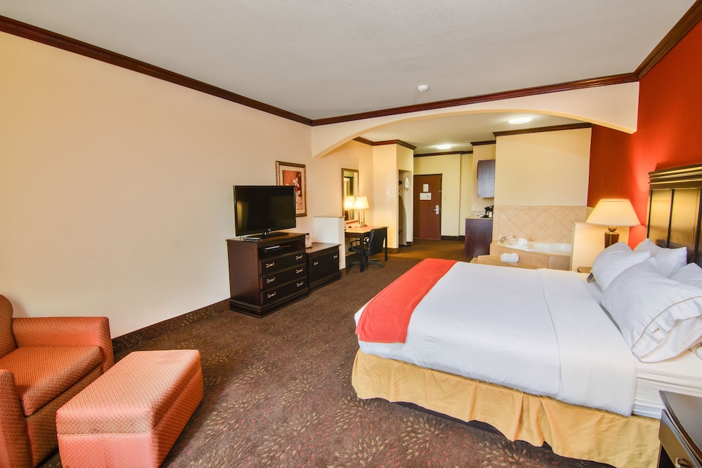 Holiday Inn Express Hotel & Suites Terrell by IHG - photo 11
