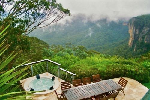 Amaroo Mountaintop Villa — 4-Star Luxury Hotel in Katoomba, Australia