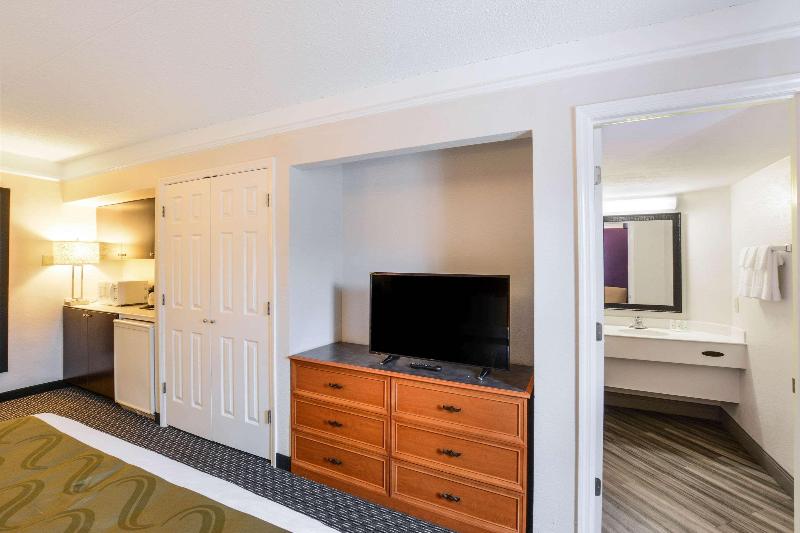 Quality Inn & Suites North Charleston Ashley Phosphate - photo 26